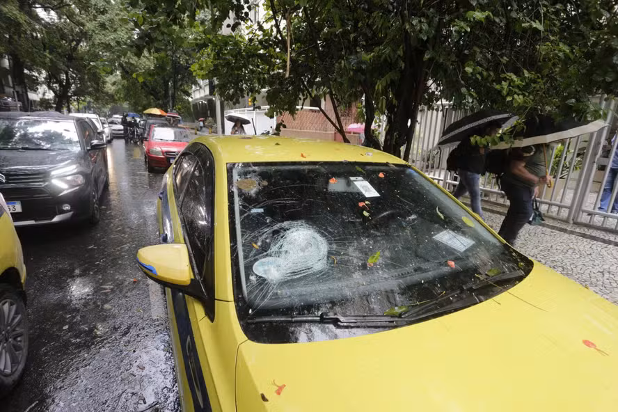 Depredação de veículos em Copacabana