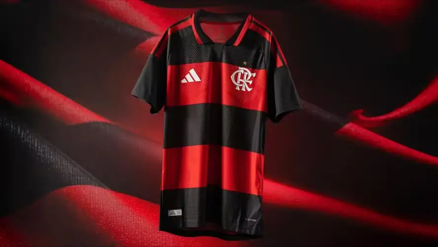 Flamengo apresenta nova camisa para 2026