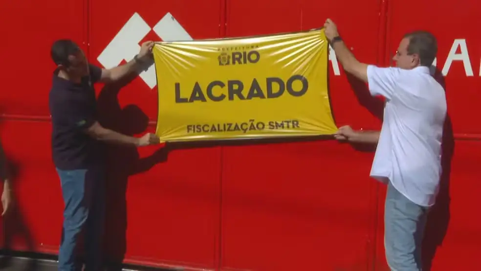 Garagem de ônibus das viações Real e Vila Isabel é lacrada pela prefeitura
