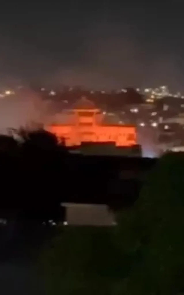 Incêndio avança rapidamente e preocupa comerciantes em São Pedro da Aldeia