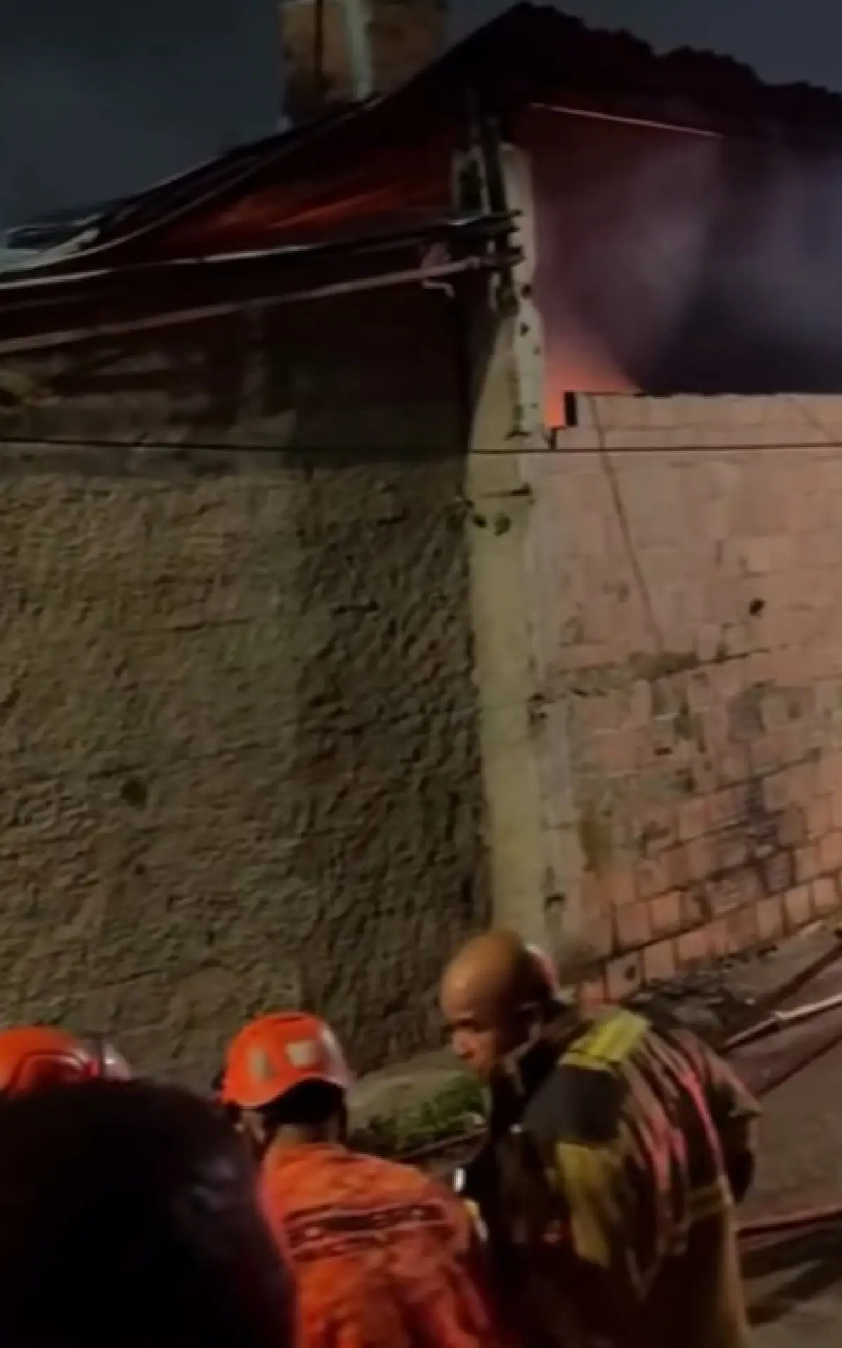 incêndio em galpão da União do Parque Acari