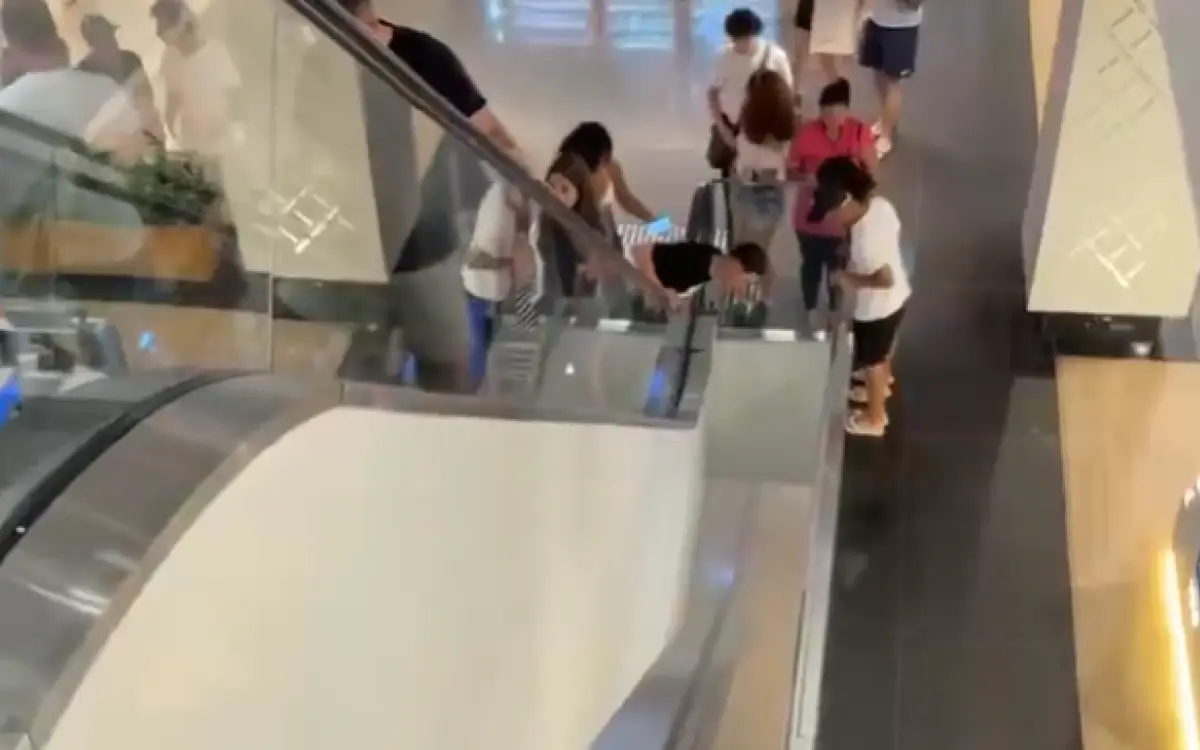 Camada de fumaça se formou dentro do Shopping Tijuca na última sexta-feira.