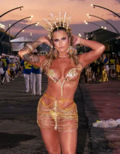 Isis Camargo transforma o corpo em discurso