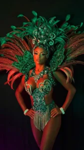 Lumena Aleluia visita ensaio da Beija-Flor 