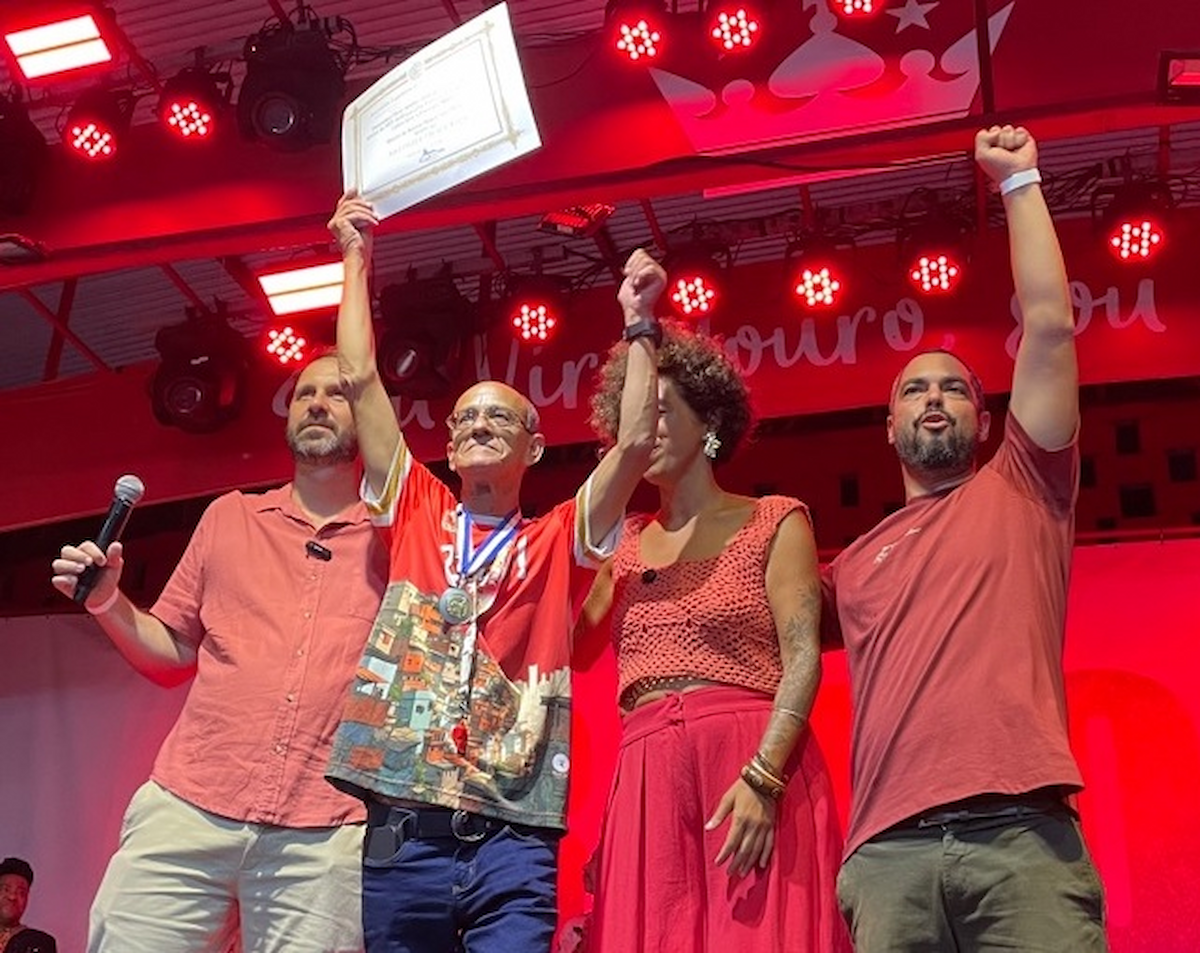 Mestre Ciça recebe Medalha Tiradentes