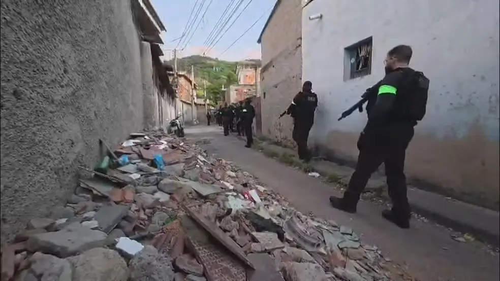 Polícia faz nova fase da Operação Contenção na Vila Kennedy