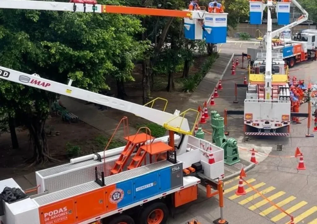 Parceria entre Comlurb e Light promete acelerar podas de árvores na cidade