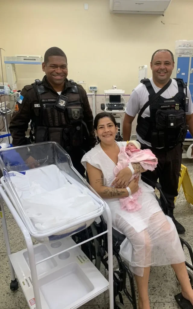 Os policiais levaram Jaqueline e a pequena Ana Clara para o Hospital Albert Schweitzer