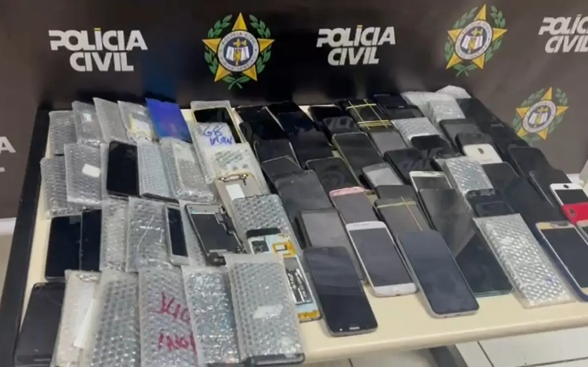 dezenas de celulares em ação da Operação Rastreio