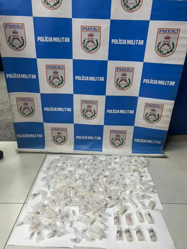 323 pinos de cocaína