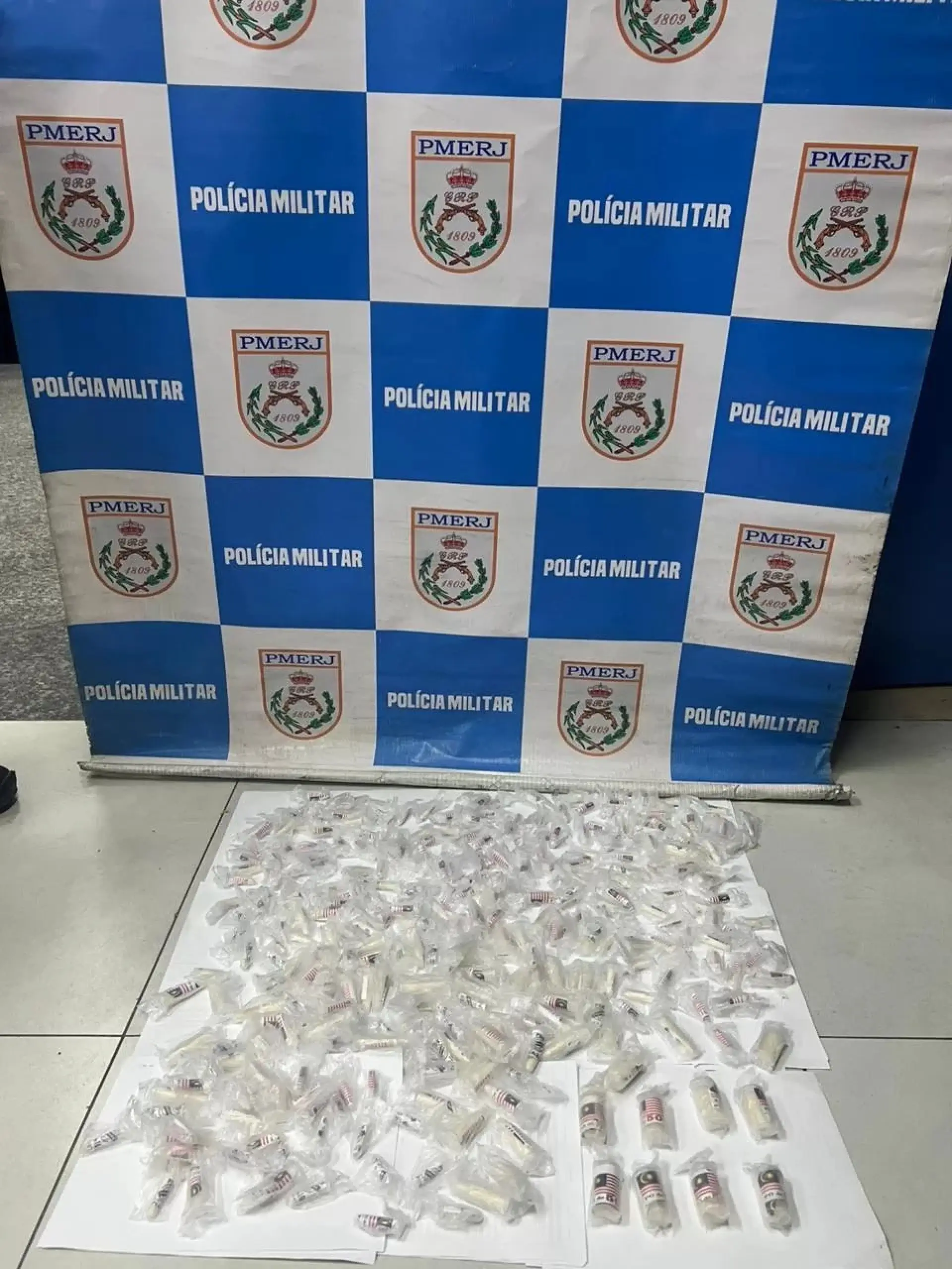 323 pinos de cocaína