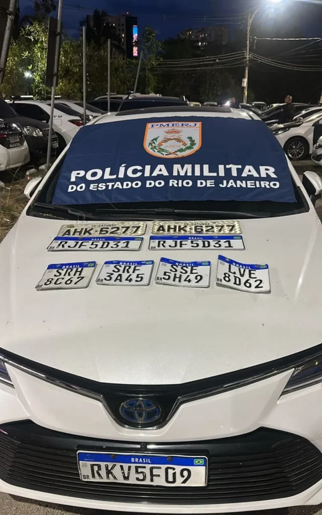 Polícia encontra esconderijo de carros roubados na comunidade da Muzema