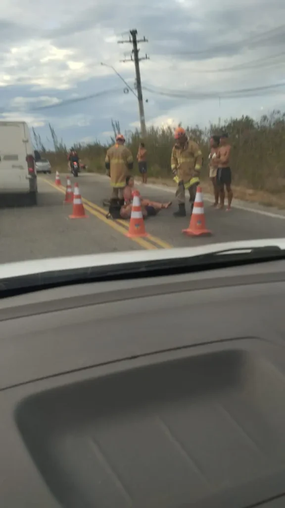 Queda de moto na RJ-140