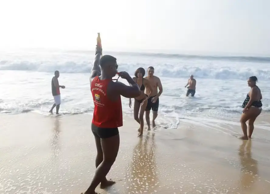Salvamentos no mar no Réveillon