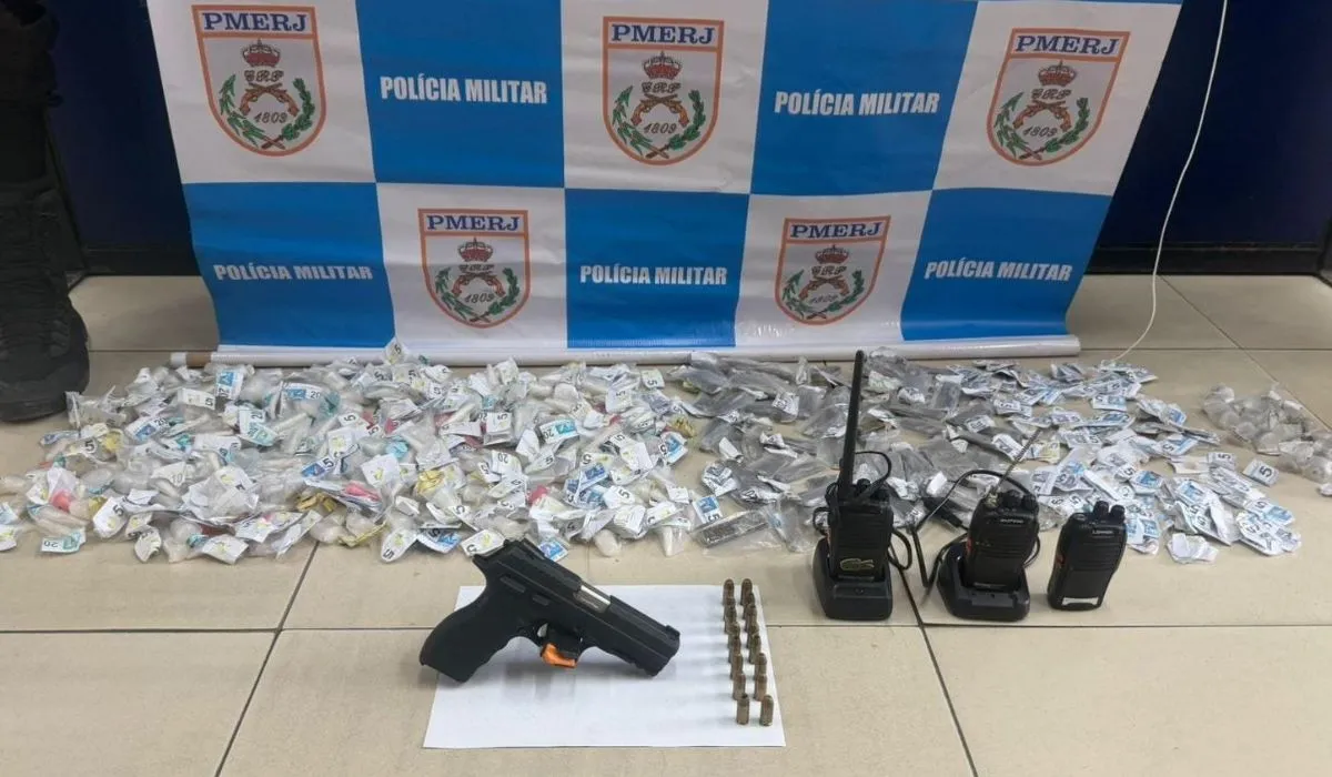 Material apreendido dentro da caixa d’água da residência