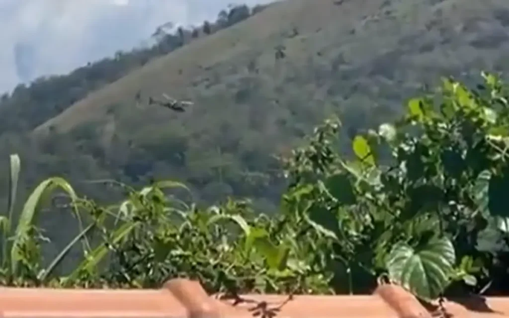 Helicóptero sobrevoa Complexo do Salgueiro