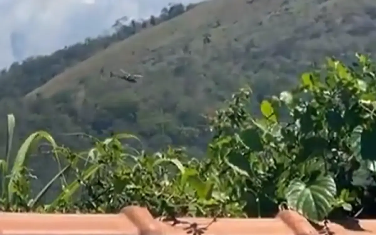 Helicóptero sobrevoa Complexo do Salgueiro