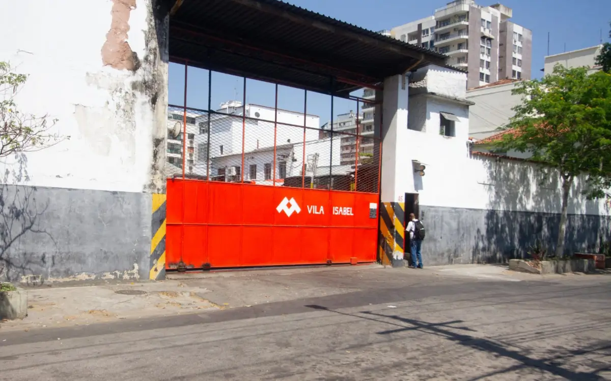 A garagem da Real e Vila Isabel