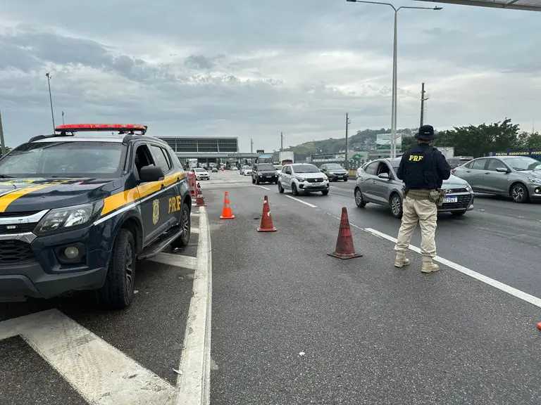 Assalto a van na subida da Ponte Rio-Niterói