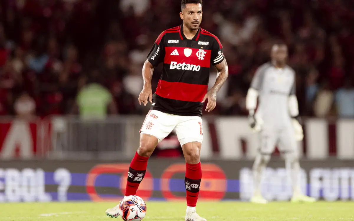 Danilo em ação pelo Flamengo
