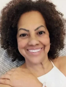 Integrante da Portela Jussara Ferreira