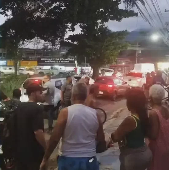 mulher baleada na Zona Oeste