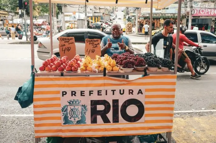 Vendedor em Madureira certificado pelo programa ''Ambulante em Harmonia''