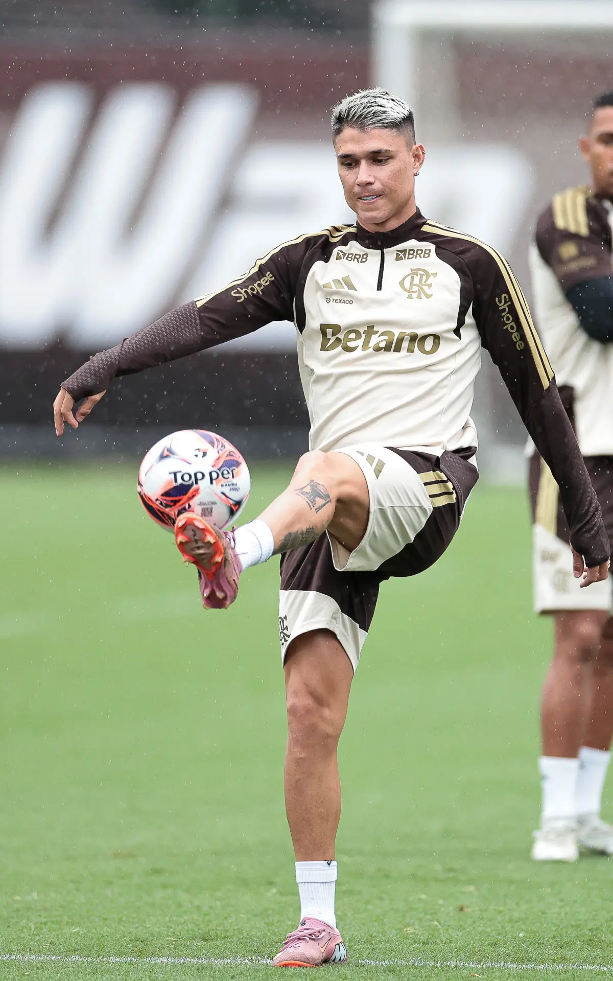 atacante Luiz Araújo