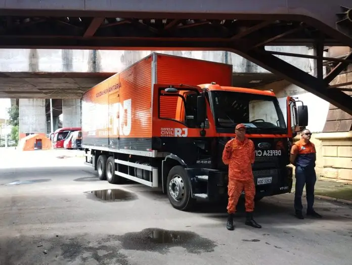 Caminhão da Defesa Civil do Rio de Janeiro