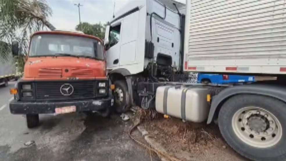 Caminhoneiro foi baleado em assalto na Avenida Brasil