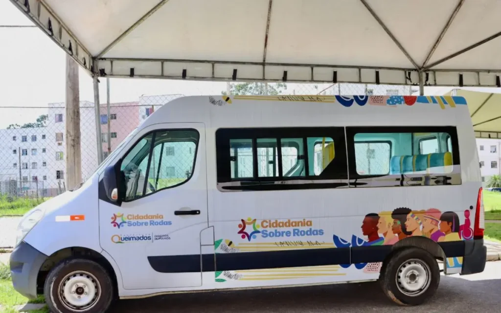 Carro da prefeitura de queimados