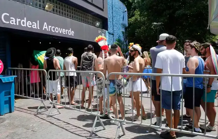 fila do metrô