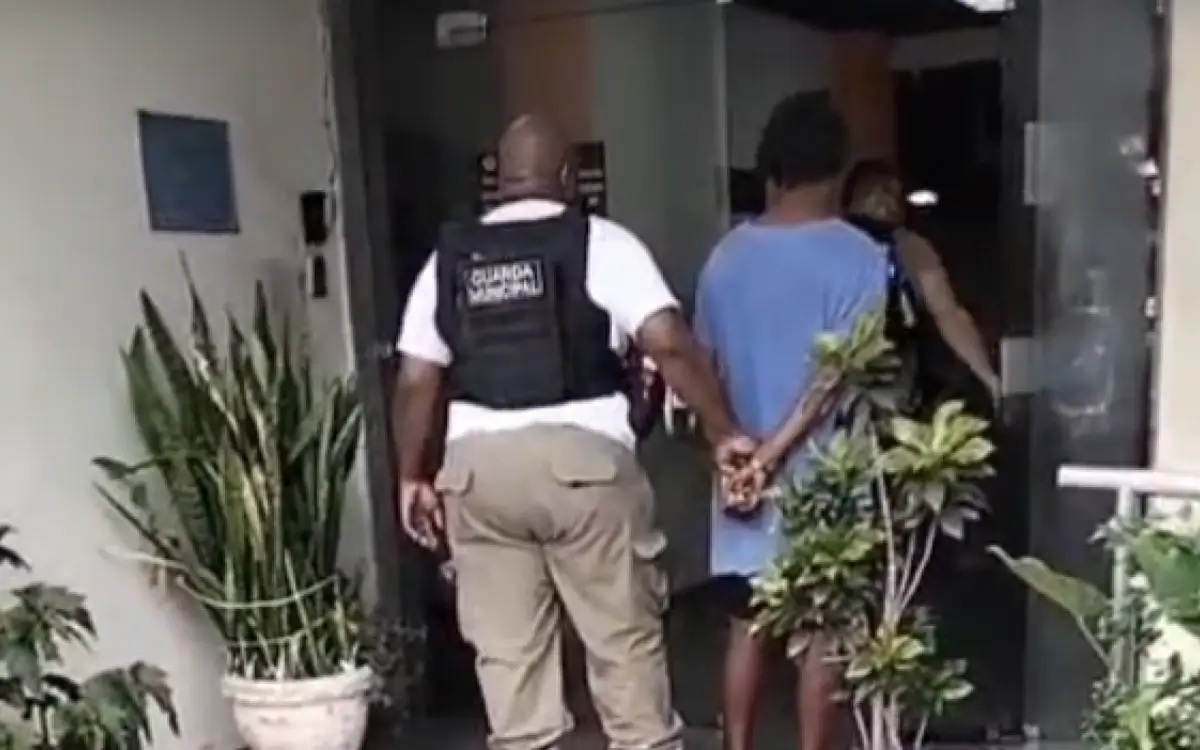 Guardas prendem homem por importunação sexual em ônibus no Santo Cristo