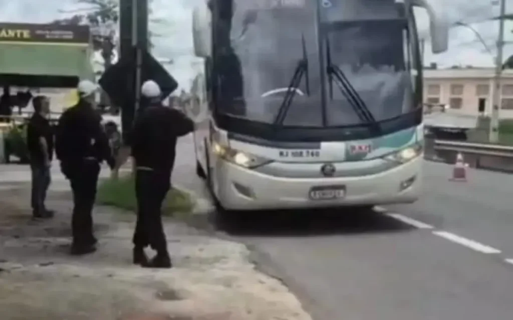 Homem com mandado de prisão é detido