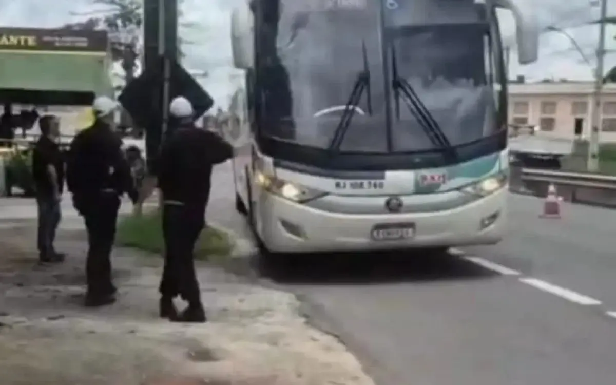 Homem com mandado de prisão é detido