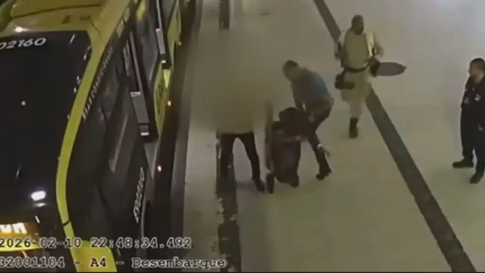 homem preso por arremessar extintor