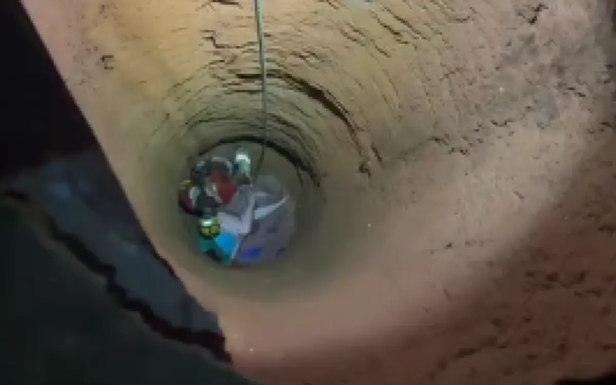 Idosa é resgatada após cair em cisterna