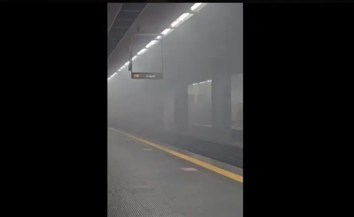 Incêndio atinge área perto da Estação Praça Onze do metrô