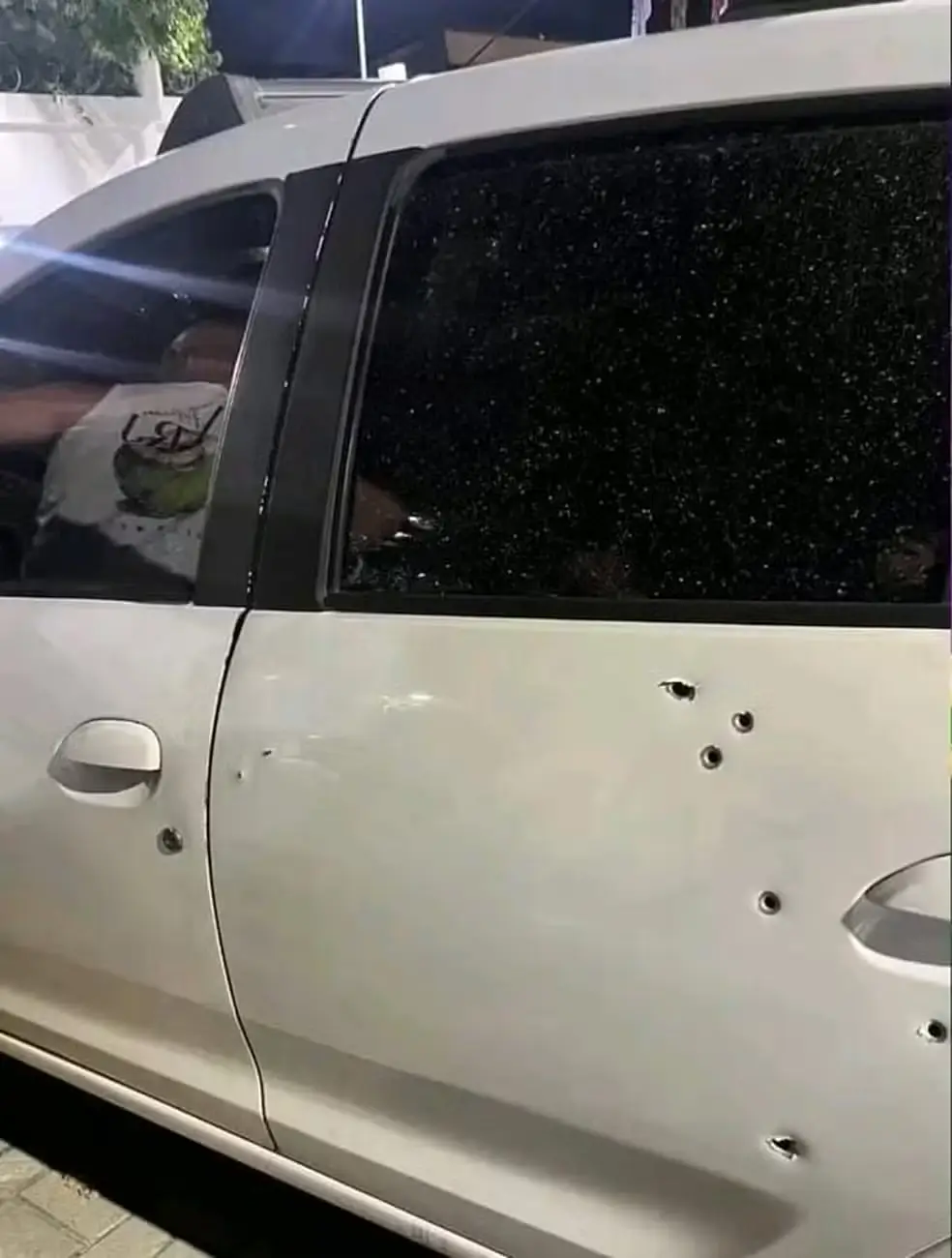 carro ser alvo de tiros em Belford Roxo