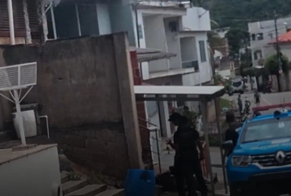 https://povonarua.com.br/mulher-e-presa-apos-decepar-dedos-da-mae-em-itaperuna/