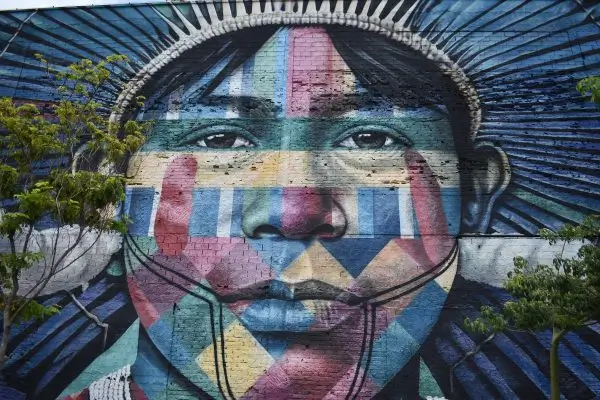 mural Etnias no Porto do Rio