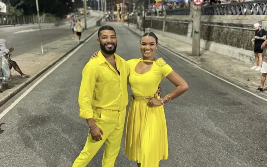Casal de mestre-sala e porta-bandeira Vinícius Antunes e Rebeca Tito