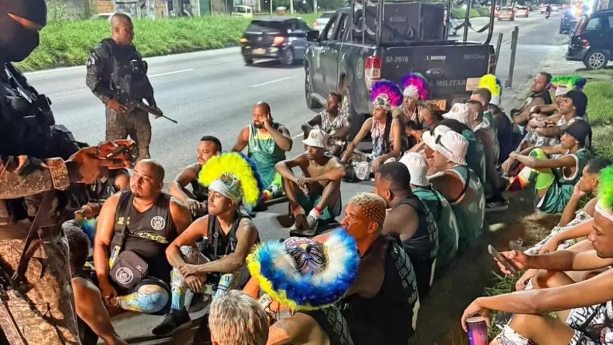 Polícia intercepta bate-bolas armados