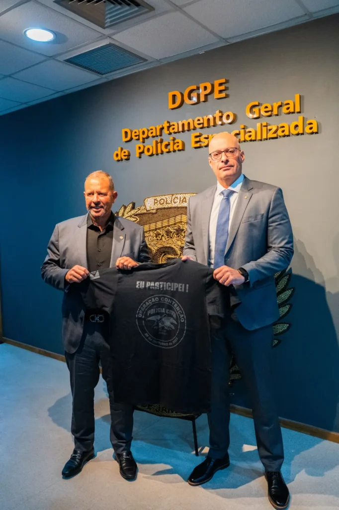 Deputado Guilherme Delaroli (E) esteve com o secretário de Polícia Civil, Felipe Curi