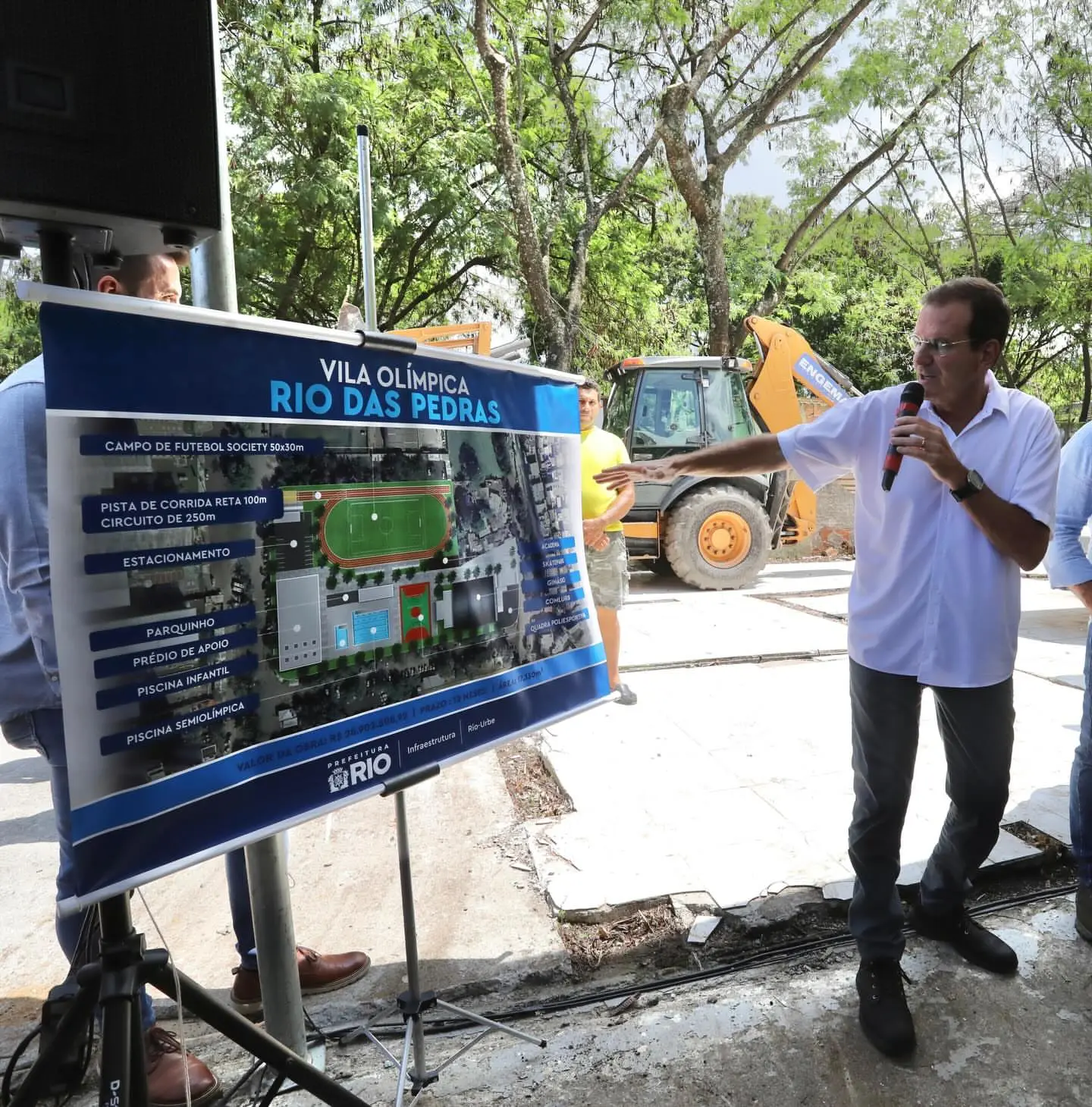 Eduardo Paes (PSD) no início das obras de construção da Vila Olímpica de Rio das Pedras