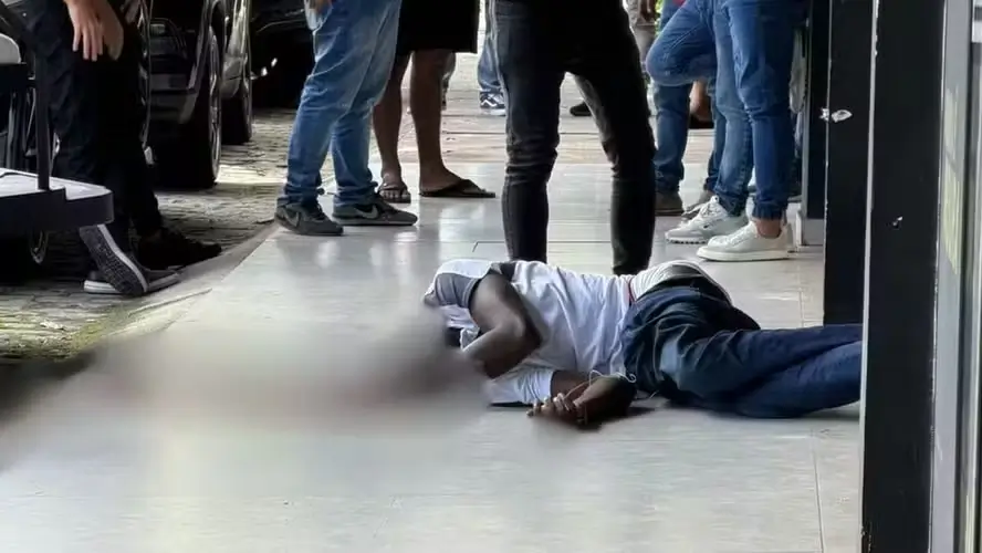 Homem morto em tentativa de assalto na Barra