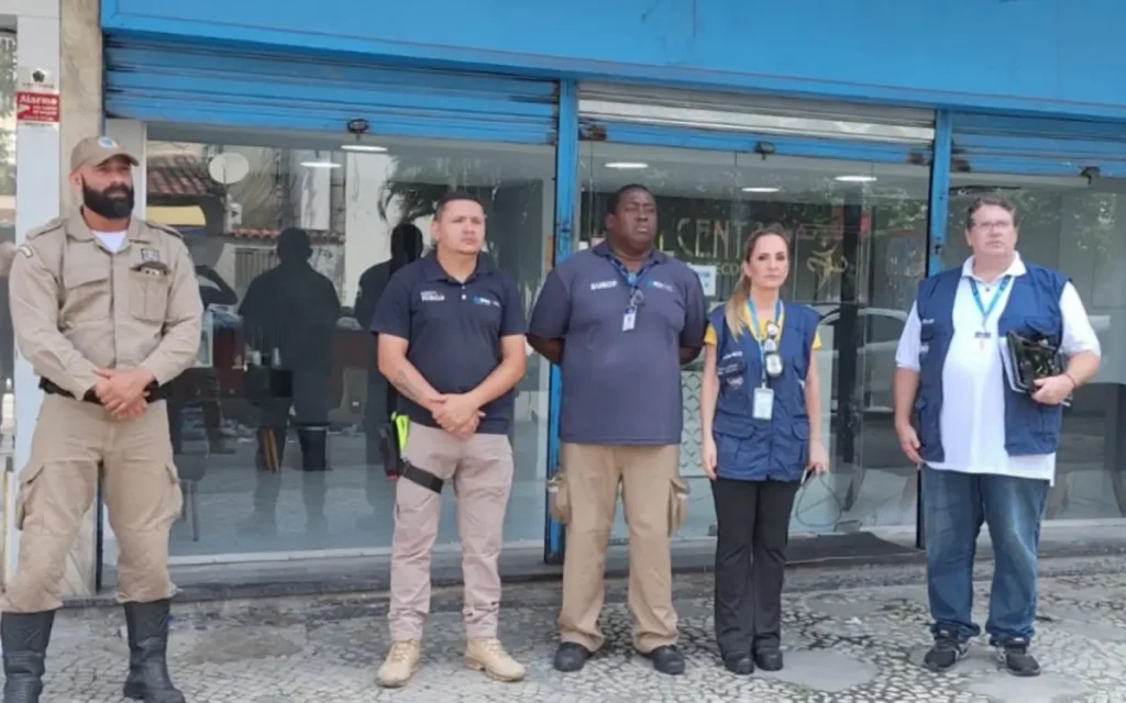 Agentes da Seop e do IVISA-Rio