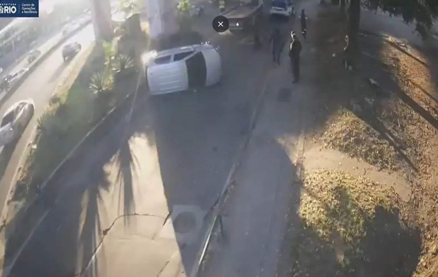 Capotamento na Avenida Brasil