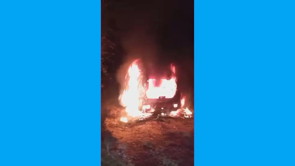 Carro de empresa de internet foi incendiado em Paracambi