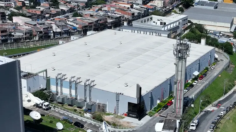 Data center de médio porte localizado em Baruer